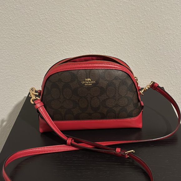 Coach - Picture 1 of 4